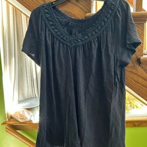 Cute navy blue great pattern around slight V-neck neck  size XL. Great w jeans